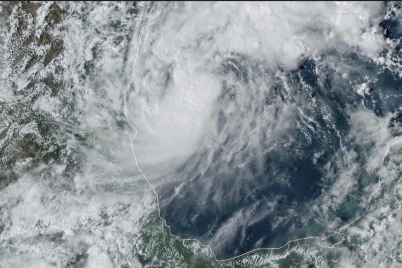 Ảnh vệ tinh cơn bão Mitlon. Ảnh: NOAA