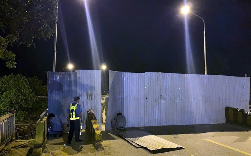 Đóng cầu Yên Bái, cấm các loại phương tiện từ chiều 3/10. Ảnh: Báo Yên Bái