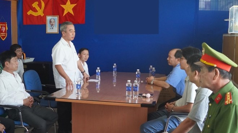 Đại diện LĐLĐ tỉnh, Huyện ủy, UBND huyện Long Điền tổ chức thăm hỏi, động viên doanh nghiệp xảy ra vụ cháy lớn trong đêm 6.10. Ảnh: Thành An