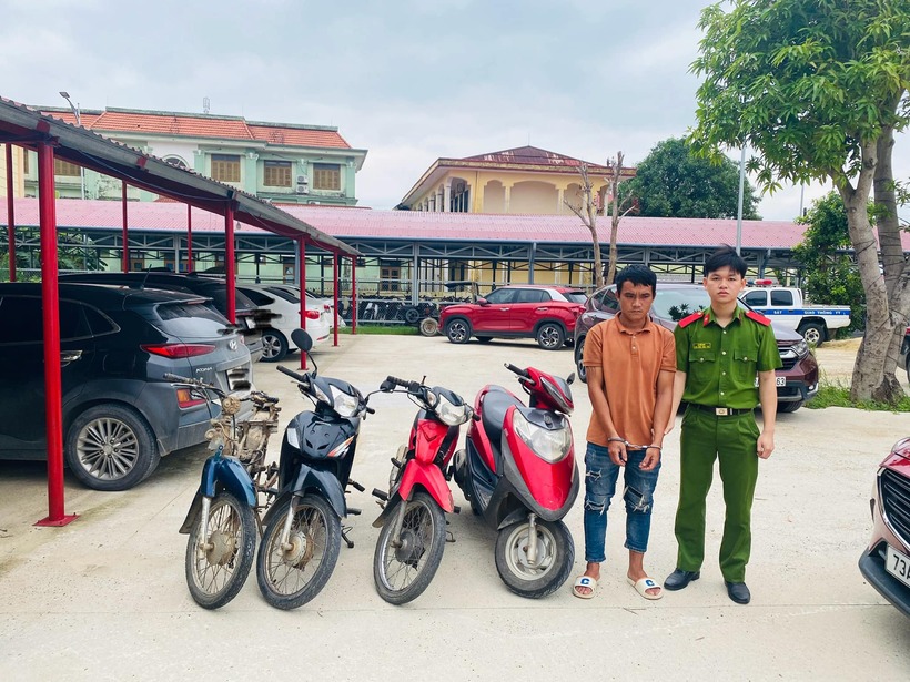 Đối tượng Nguyễn Văn Châu và tang vật. (Ảnh: Công an)