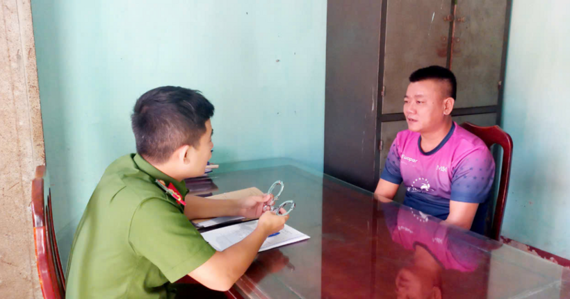 Nguyễn Văn Hùng tại cơ quan công an. (Ảnh: Công an Nam Định)