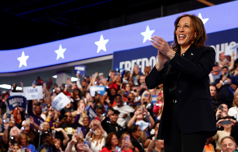 Ứng cử viên tổng thống đảng Dân chủ Phó Tổng thống Kamala Harris đến Michigan hôm 4/10. Ảnh: Reuters