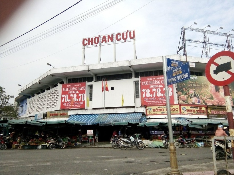 Chợ An Cựu mang vẻ đẹp bình yên và thơ mộng