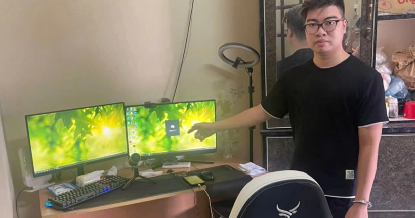 Đặng Mạnh Cường và góc livestream của đối tượng (Ảnh: Công an cung cấp).