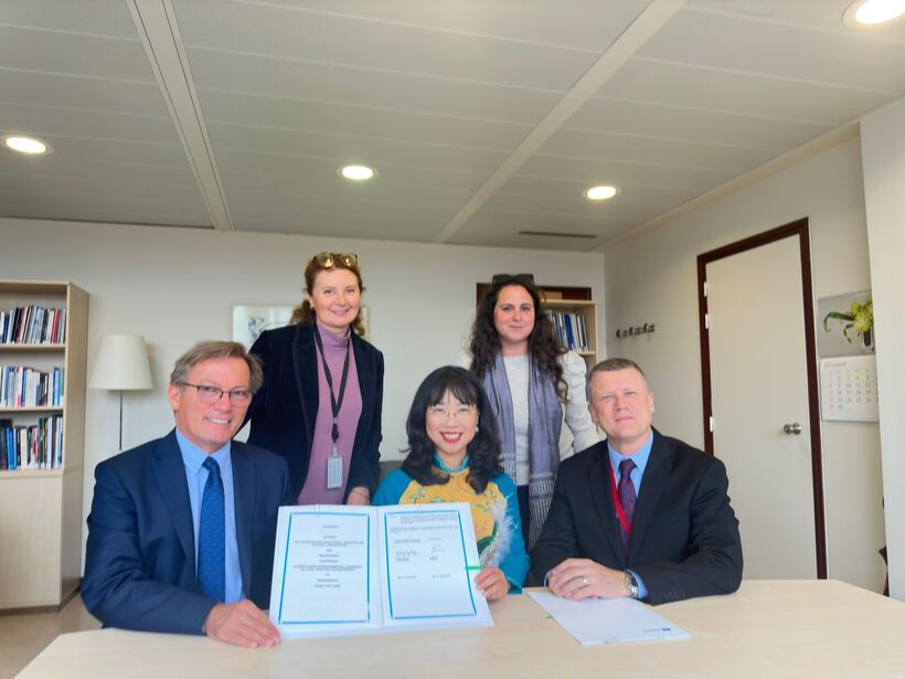 TS. Sobhi Tawil, Trưởng phòng Tương lai của học tập và đổi mới, Bộ phận Giáo dục của UNESCO tiếp TS. Lê Mai Lan (Chủ tịch Trường Đại học VinUni) và GS. David Harrison (Phó Hiệu trưởng Trường Đại học VinUni) tại trụ sở UNESCO.