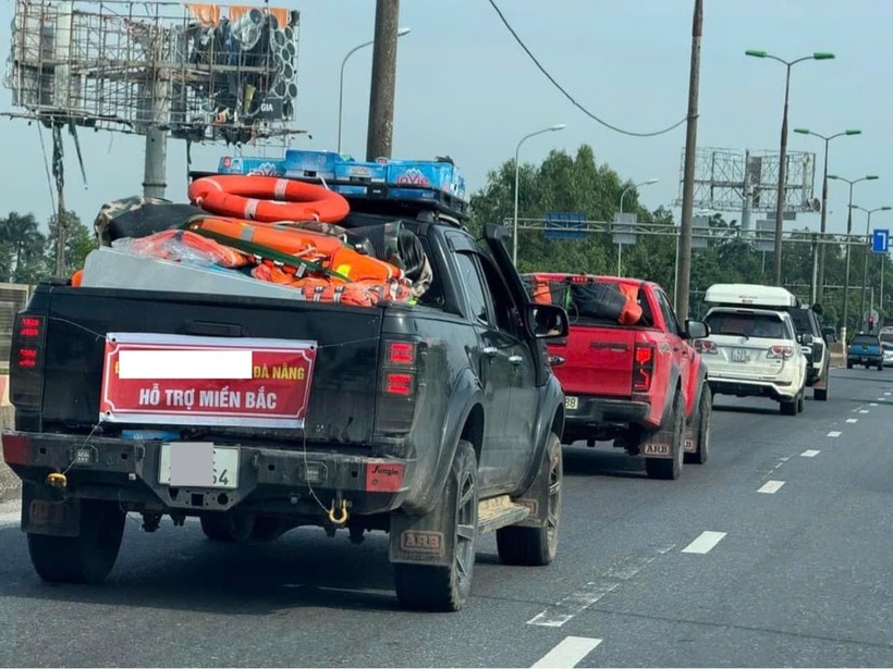 Từ 13/10, dừng miễn phí cho xe chở hàng cứu trợ bão lũ qua trạm thu phí. Ảnh minh họa