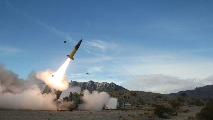 Hệ thống tên lửa đạn đạo ATACMS phóng từ mặt đất của Mỹ. Ảnh: Defense News
