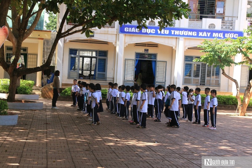 Học sinh Trường tiểu học Nguyễn Đức Cảnh đã đi học trở lại.