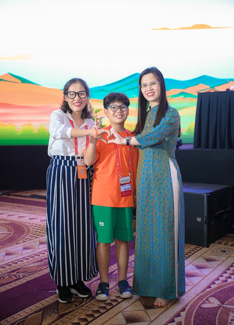 Theo chuyên gia Nguyễn Thị Lanh, để kết nối lại với con, chữa lành tổn thương trong con, cha mẹ nên dành cho con sự yêu thương vô điều kiện