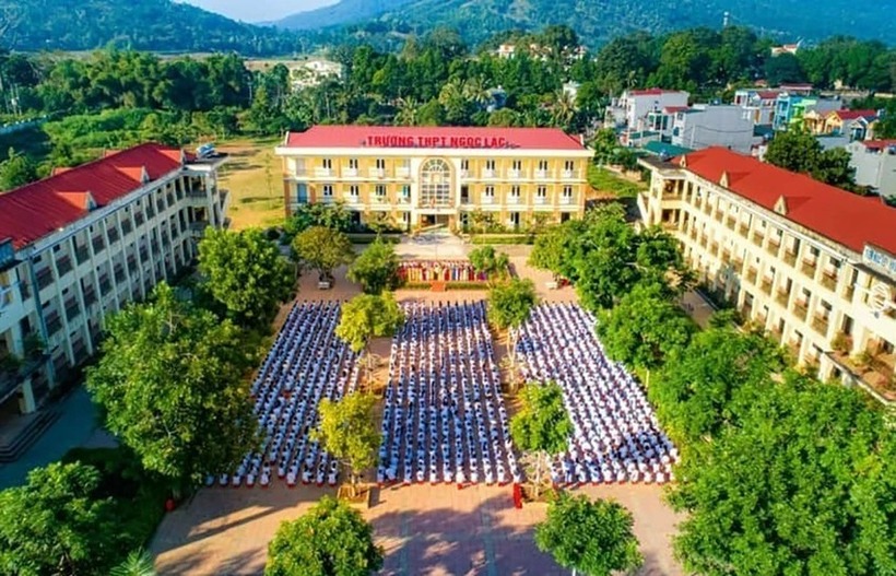 Hội đồng chấm thi Trường THPT Ngọc Lặc nơi xảy ra sai sót trong quá trình hồi phách, nhập nhầm điểm thi khiến một thí sinh từ thi trượt thành thủ khoa lớp 10. Ảnh: PLO