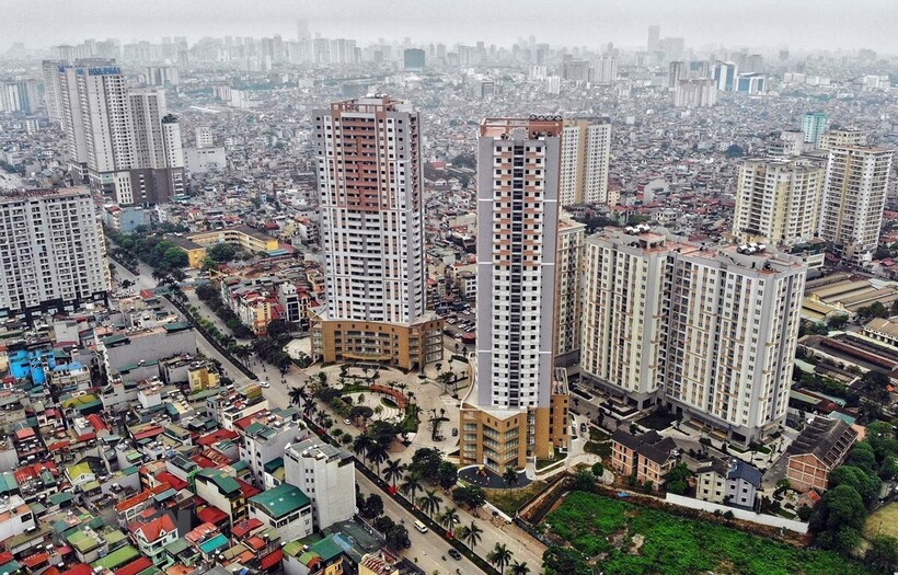 Người mua nhà đang “giữa muôn trùng vây” trong hành trình tìm chốn an cư (Ảnh minh họa)