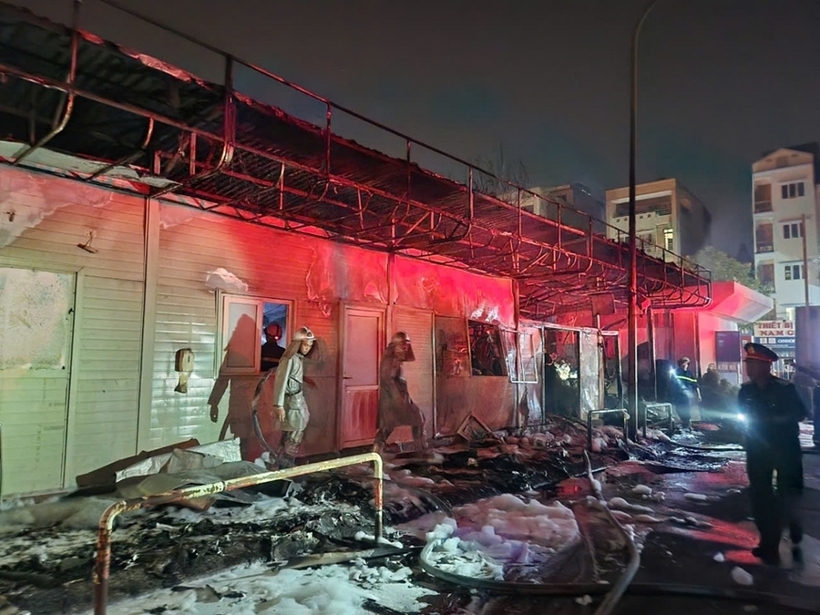 Khu vực nhà kho vật tư trong Bệnh viện đa khoa Đức Giang bị cháy. Ảnh: Dân trí