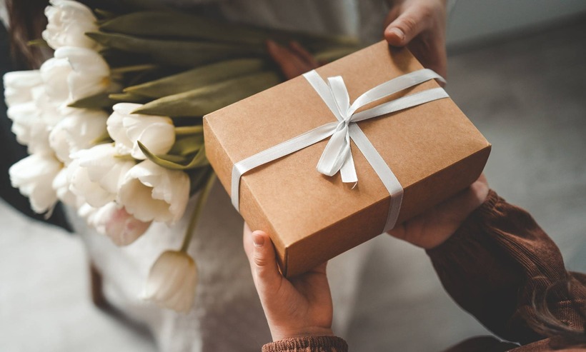 Những món quà lưu niệm nhỏ xinh là món quà tặng 20/10 tặng bạn gái đơn giản nhưng cũng rất độc đáo và ý nghĩa.