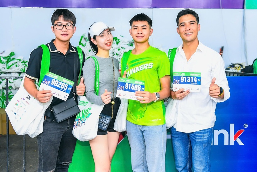 Trai xinh, gái đẹp đổ bộ ngày nhận bib VPIM 2024 - 2