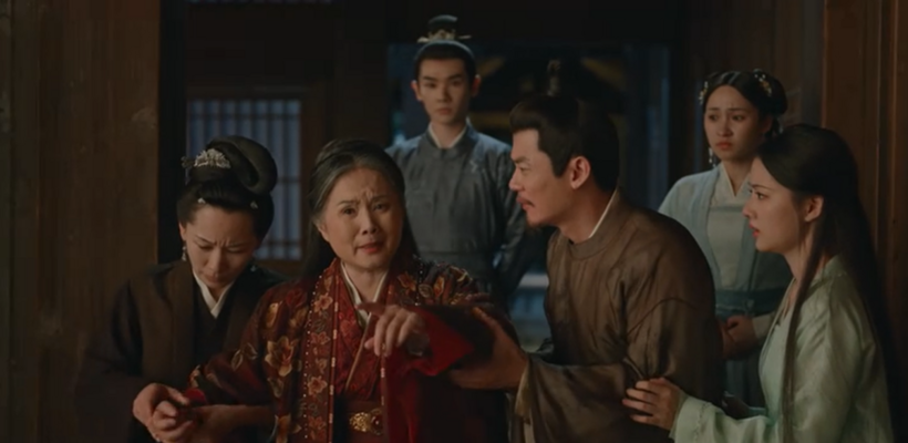 La lão phu nhân sốt ruột và lo lắng vì tất cả đồ đạc còn lại của chồng bà đều ở trong Nhất Tâm Trai.