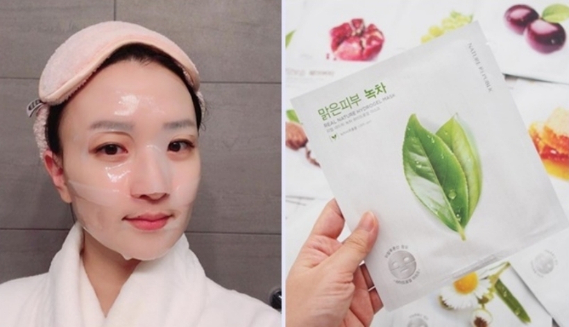 Mặt nạ dưỡng ẩm có thể cung cấp một lượng lớn dưỡng chất cho da, giúp da khôi phục lại vẻ căng mịn, tươi tắn.
