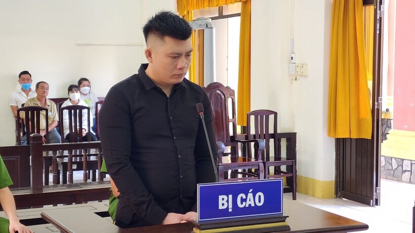Bị cáo Đinh Văn Còn tại phiên tòa. (Ảnh: Người lao động)