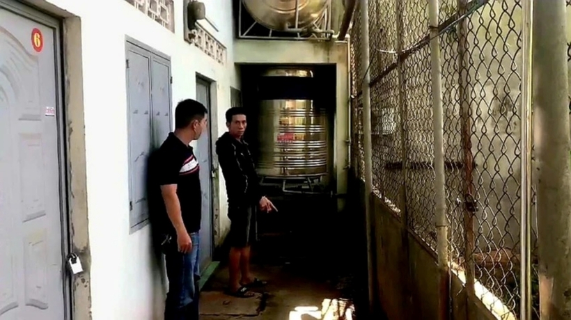 Trần Minh Hùng tại một địa điểm từng gây án. Ảnh: Pháp Luật TP.HCM