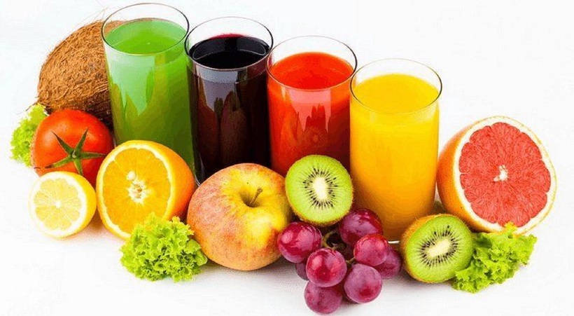 Nên uống nước trái cây tươi thay vì nước đóng hộp.