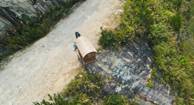 La Thận Viễn xử lý kịp thời, ngăn không để xe ngựa của La Nghi Ninh và Lâm đại nương tử rơi xuống vực.