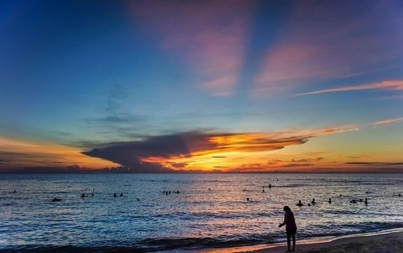 Hoàng hôn trên biển Bảo Ninh.