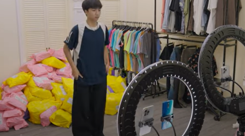 Tả rất căng thẳng trong lần livestream đầu tiên.