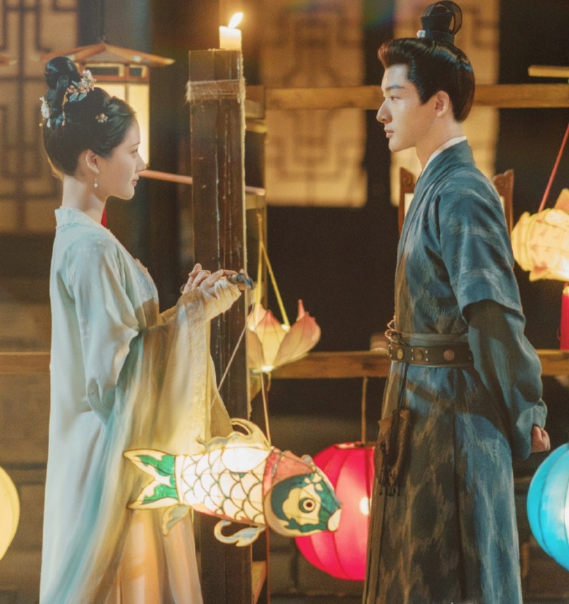 Tạo hình của Nhậm Mẫn (vai La Nghi Ninh) và Trương Vãn Ý (vai La Thận Viễn) trong phim Cẩm Tú An Ninh. Ảnh: Weibo