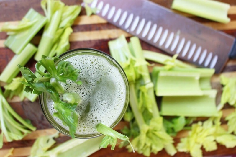Cần tây là loại rau giàu chất xơ và có hàm lượng calo rất thấp.