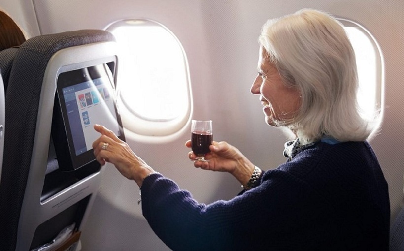 Người cao tuổi cũng không bị hạn chế về độ tuổi khi đi máy bay.