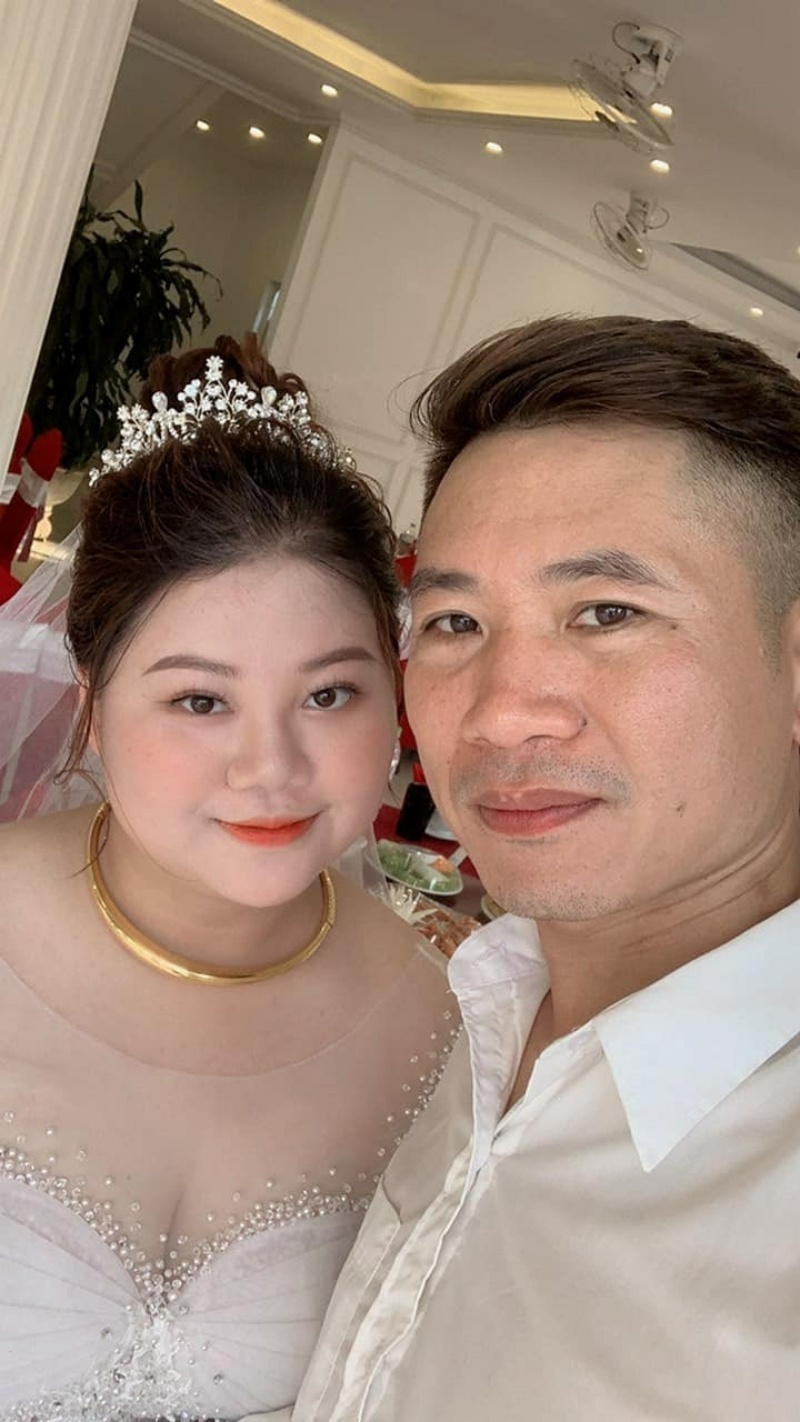 Người đàn ông 39 tuổi không quản ngại làm việc nhà để vợ trẻ được vui vẻ, nhàn hạ. Ảnh: Tri thức và Cuộc sống.