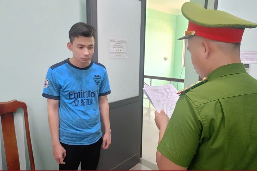 Đối tượng Lê Văn Tú tại cơ quan công an. Ảnh: Dân trí
