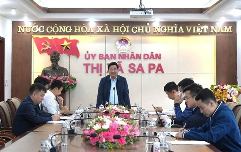 Ông Tô Ngọc Liễn - Chủ tịch UBND thị xã Sa Pa yêu cầu khu tái định cư phải hoàn thành trước ngày 30/11/2024. (Ảnh: Cổng TTĐT Lào Cai)