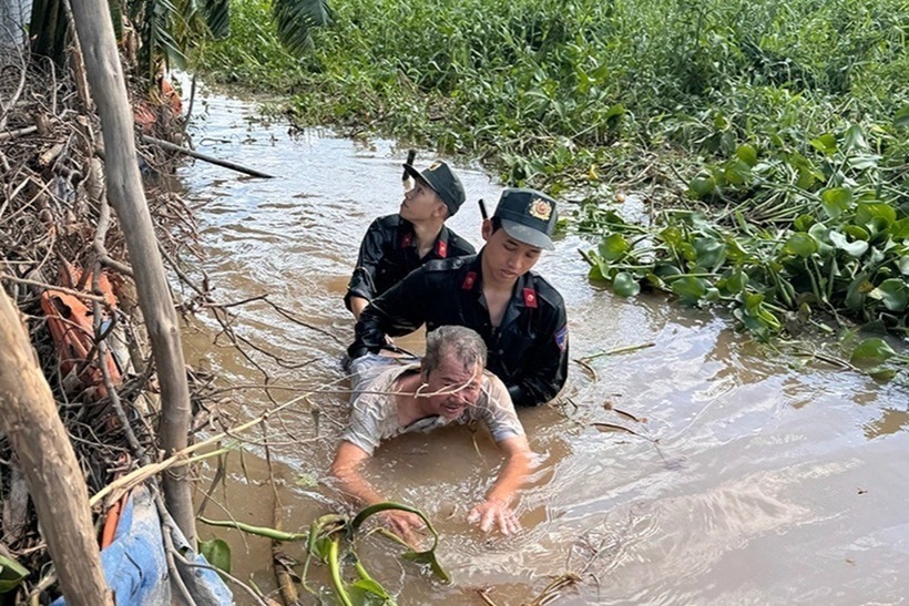 Nhiều đối tượng bỏ chạy bị lực lượng công an bắt giữ. Ảnh: Dân trí