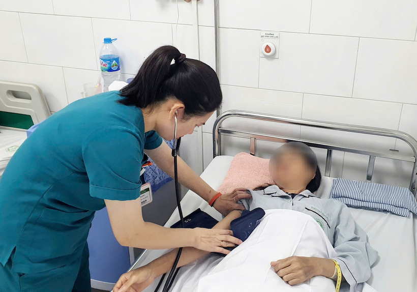 Bệnh nhân bị ngộ độc khi dùng liệu pháp chữa bệnh bằng uống nước kiềm