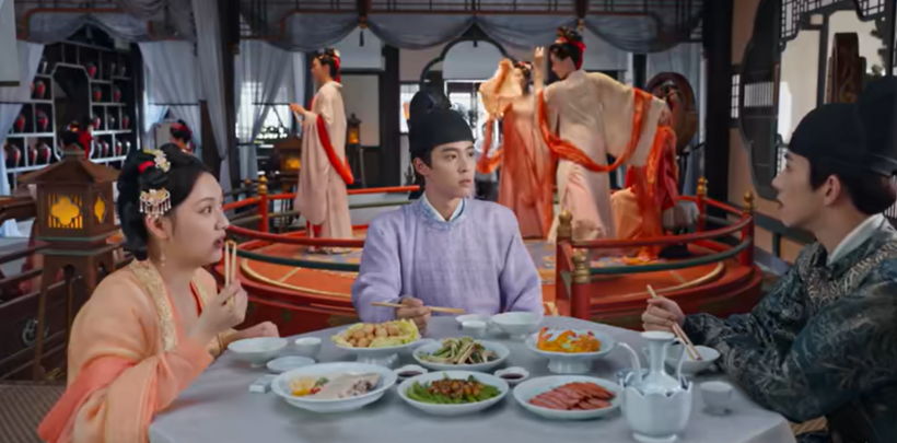 Lâm Mậu và La Nghi Tú sững sờ vì lời nói của nam thanh niên.