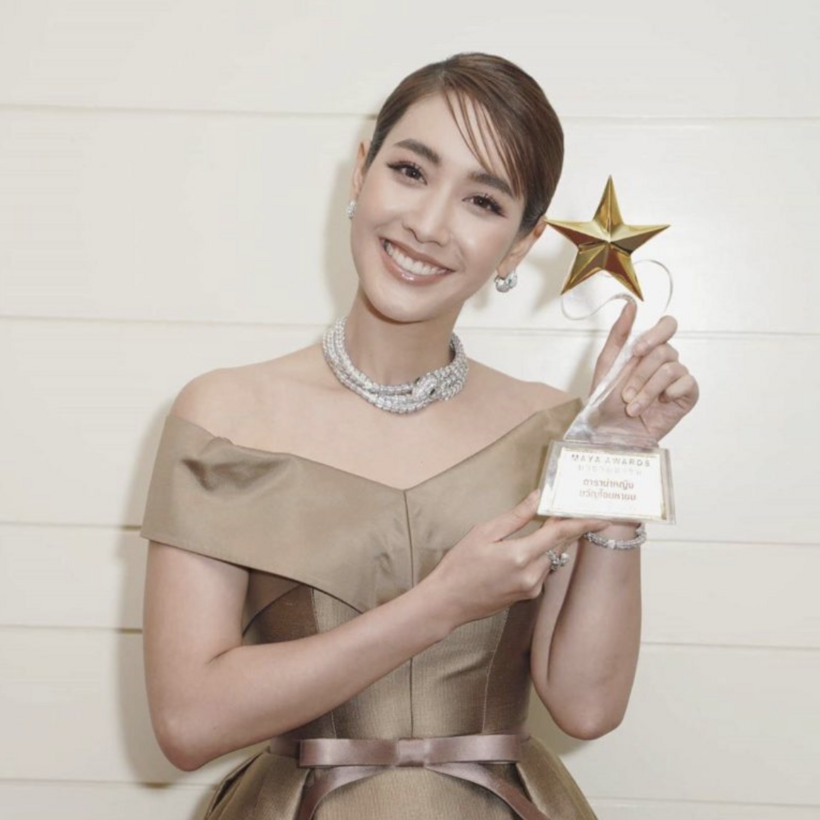 Min Pechaya và bộ sưu tập giải thưởng đồ sộ mà cô dành được sau nhiều năm cống hiến.