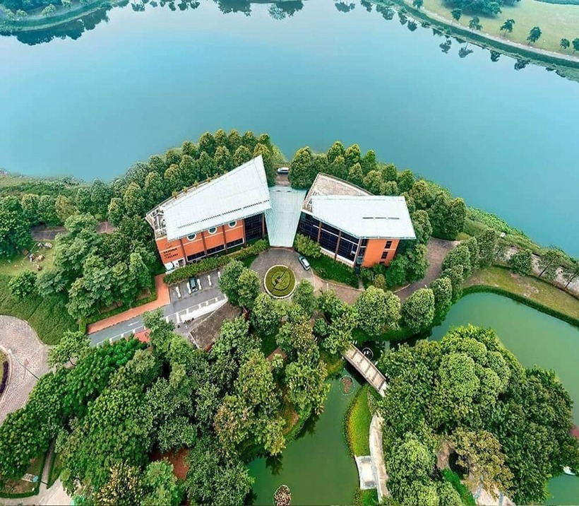 Nếu bạn muốn tìm một nơi yên tĩnh, thoáng đãng và hòa mình vào thiên nhiên trong ngày 20/10, công viên Yên Sở là sự lựa chọn tuyệt vời.