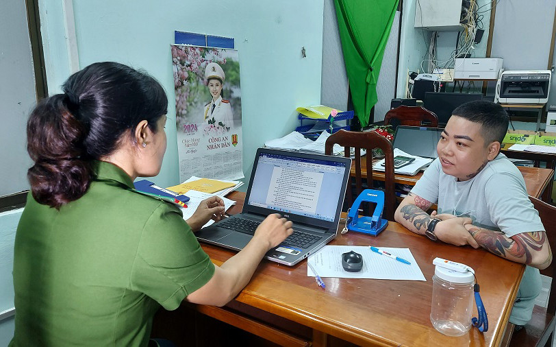 Cơ quan công an làm việc với Ngô Thị Bích Trâm. Ảnh: VietNamNet