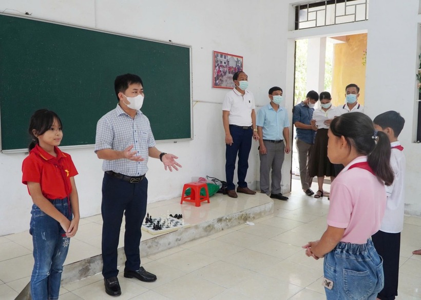 Tại các lớp học có học sinh nghi mắc sởi được tuyên truyền các biện pháp phòng chống dịch. Ảnh: Sở Y tế Hà Tĩnh