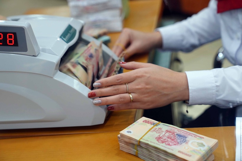 Gửi ngân hàng là kênh đầu tư an toàn, không rủi ro. Ảnh minh họa