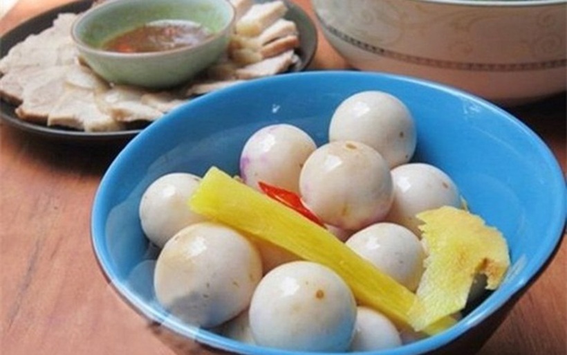 Nên chọn cà muối chua vừa tới, có màu vàng nhạt tự nhiên, không bị nấm mốc, có mùi thơm dịu nhẹ.