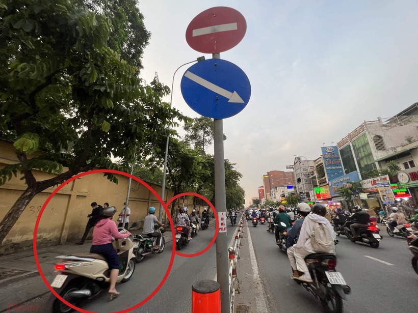 Xe máy đi ngược chiều
