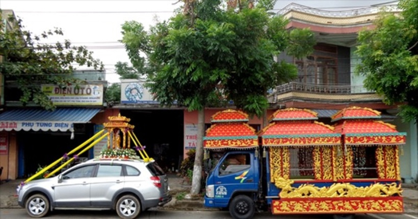 Mặc dù xe tăng là một loại phương tiện được ưu tiên, nhưng không được vượt đèn đỏ. Ảnh minh họa