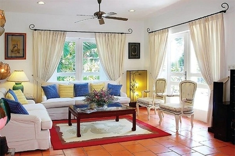 Phòng khách thiết kế đơn giản nhưng sang trọng.