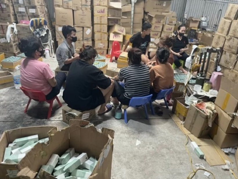 Sự thật kinh hoàng đằng sau vụ đột kích kho mỹ phẩm cực lớn tại Hà Nội - 2