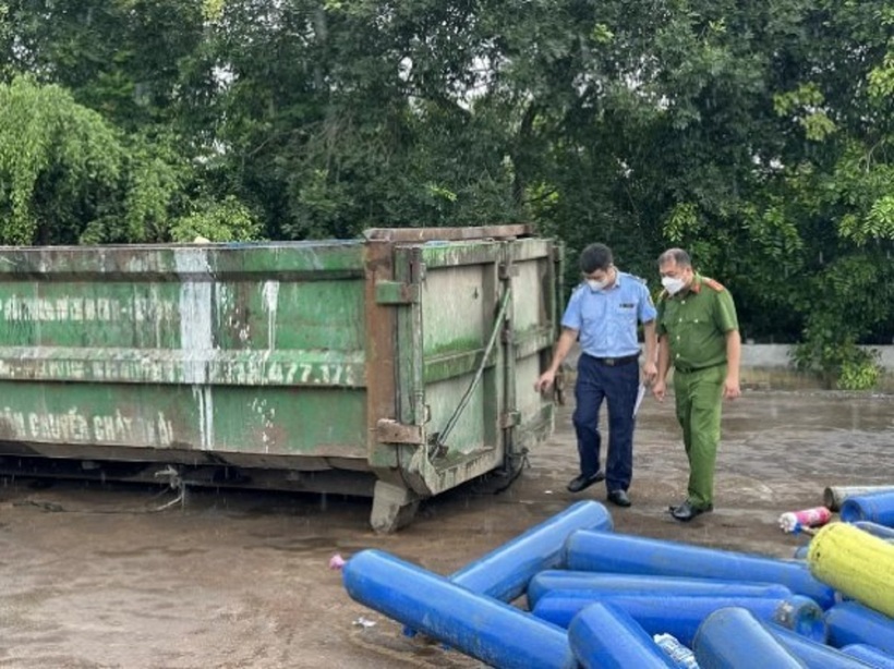 398 bình khí N2O không rõ nguồn gốc xuất xứ được tiêu huỷ - 1