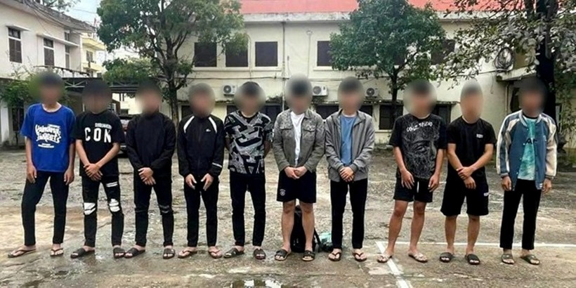 Nhóm thanh niên liên quan đến vụ hỗn chiến. Ảnh: Tuổi Trẻ