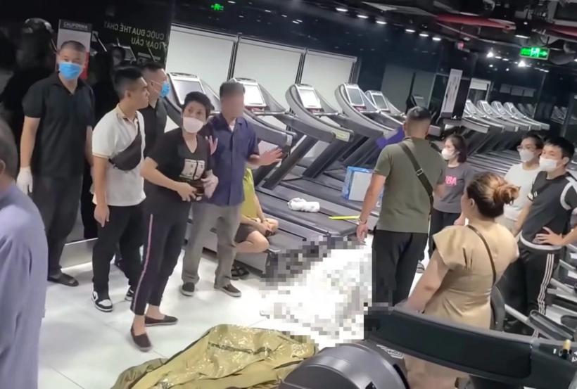 Người đàn ông tử vong trong phòng tập gym. Ảnh cắt từ clip.