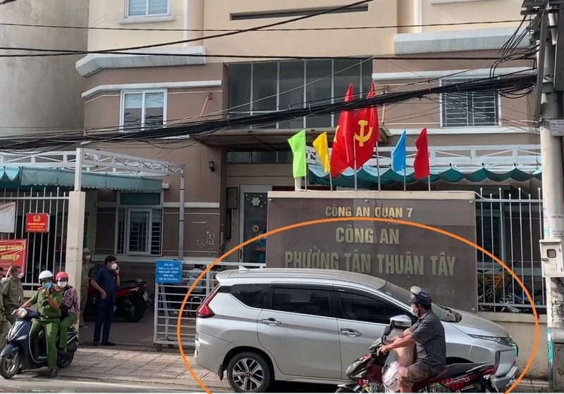 Chiếc xe 7 chỗ Lộc dùng để chở thi thể chị Q đến Công an tự thú. Ảnh: Công an Nhân dân