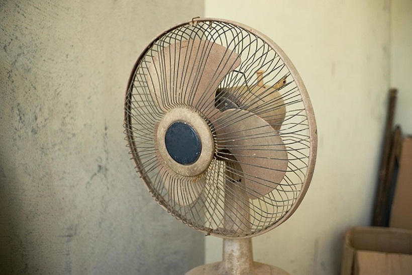 Quạt điện là thiết bị làm mát phổ biến trong mỗi gia đình, đặc biệt là vào mùa hè nóng bức.
